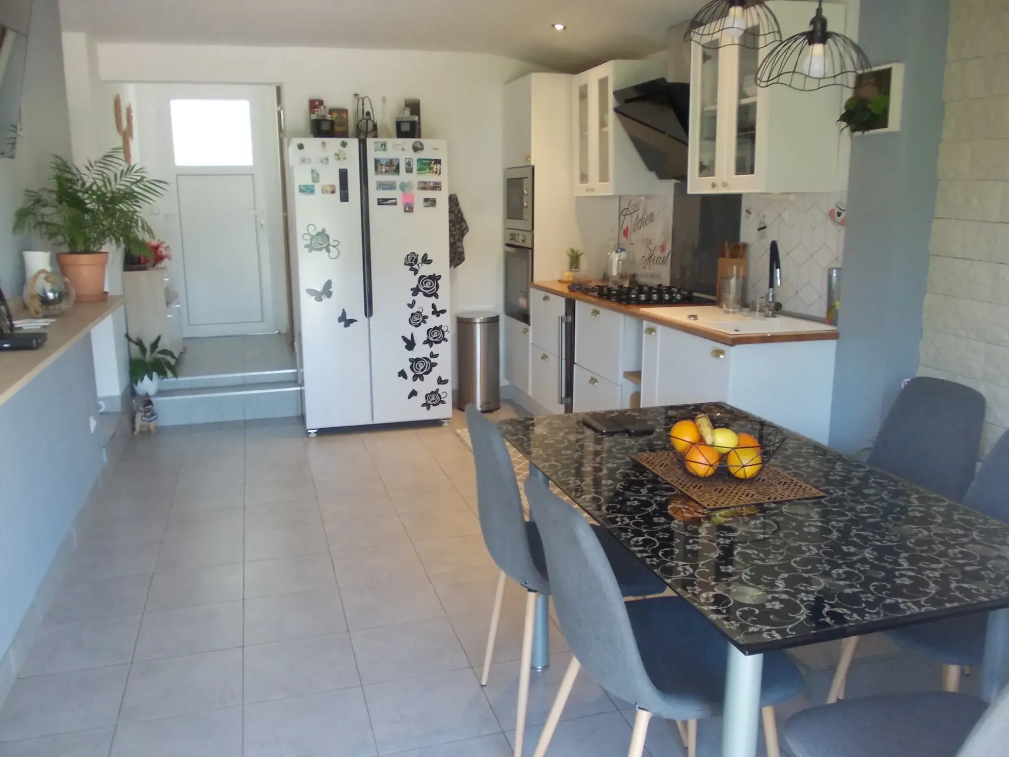 Maison de plain-pied rénovée avec jardin et garages à Châteauneuf-sur-Charente 