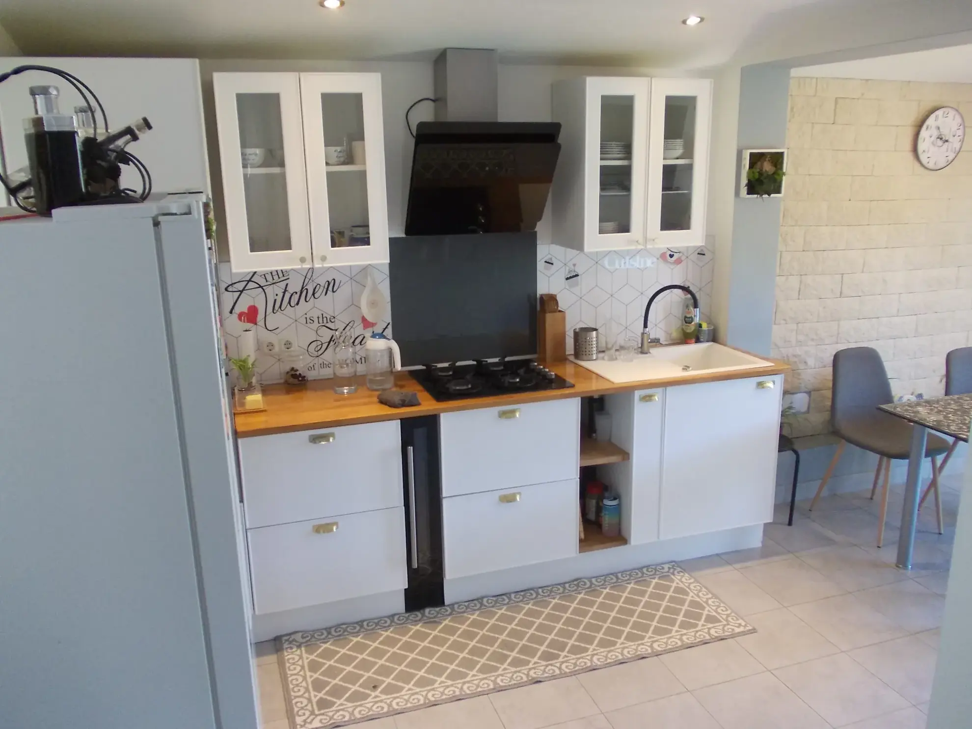 Maison de plain-pied rénovée avec jardin et garages à Châteauneuf-sur-Charente 