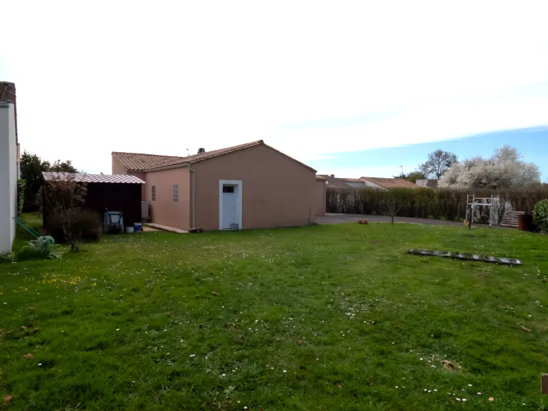 Maison 3 chambres avec véranda et garage à Champ-Saint-Père (85540) 