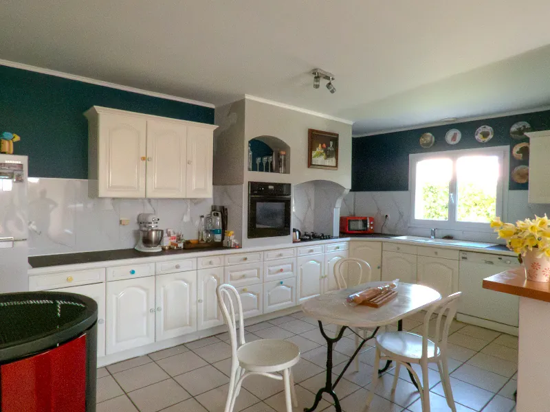 Maison 3 chambres avec véranda et garage à Champ-Saint-Père (85540) 