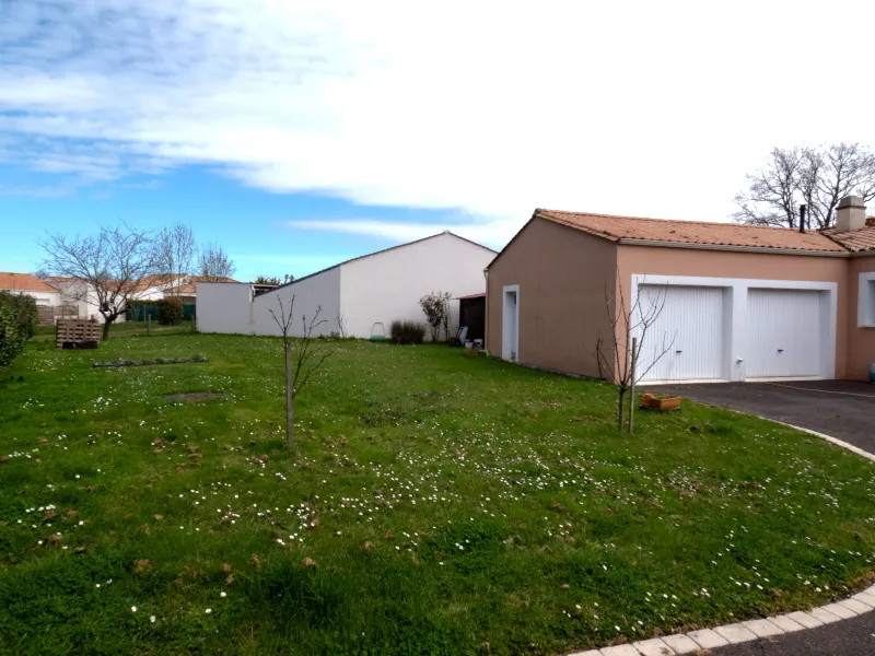 Maison 3 chambres avec véranda et garage à Champ-Saint-Père (85540) 