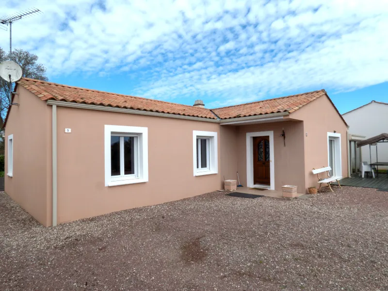 Maison 3 chambres avec véranda et garage à Champ-Saint-Père (85540) 