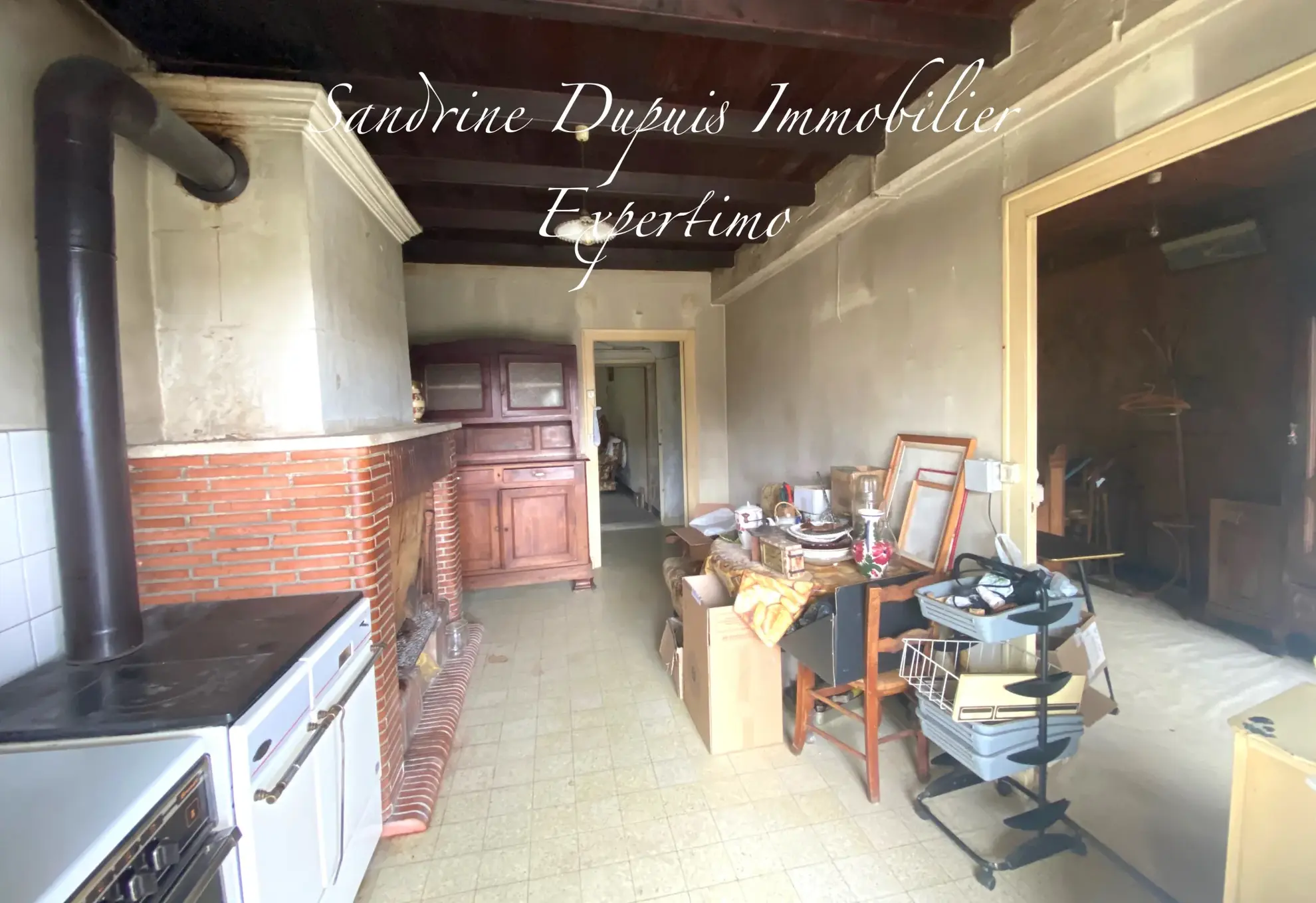 Maison en pierre à rénover avec dépendances et terrain constructible à Saint Georges des Coteaux 