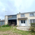 Maison en pierre à rénover avec dépendances et terrain constructible à Saint Georges des Coteaux