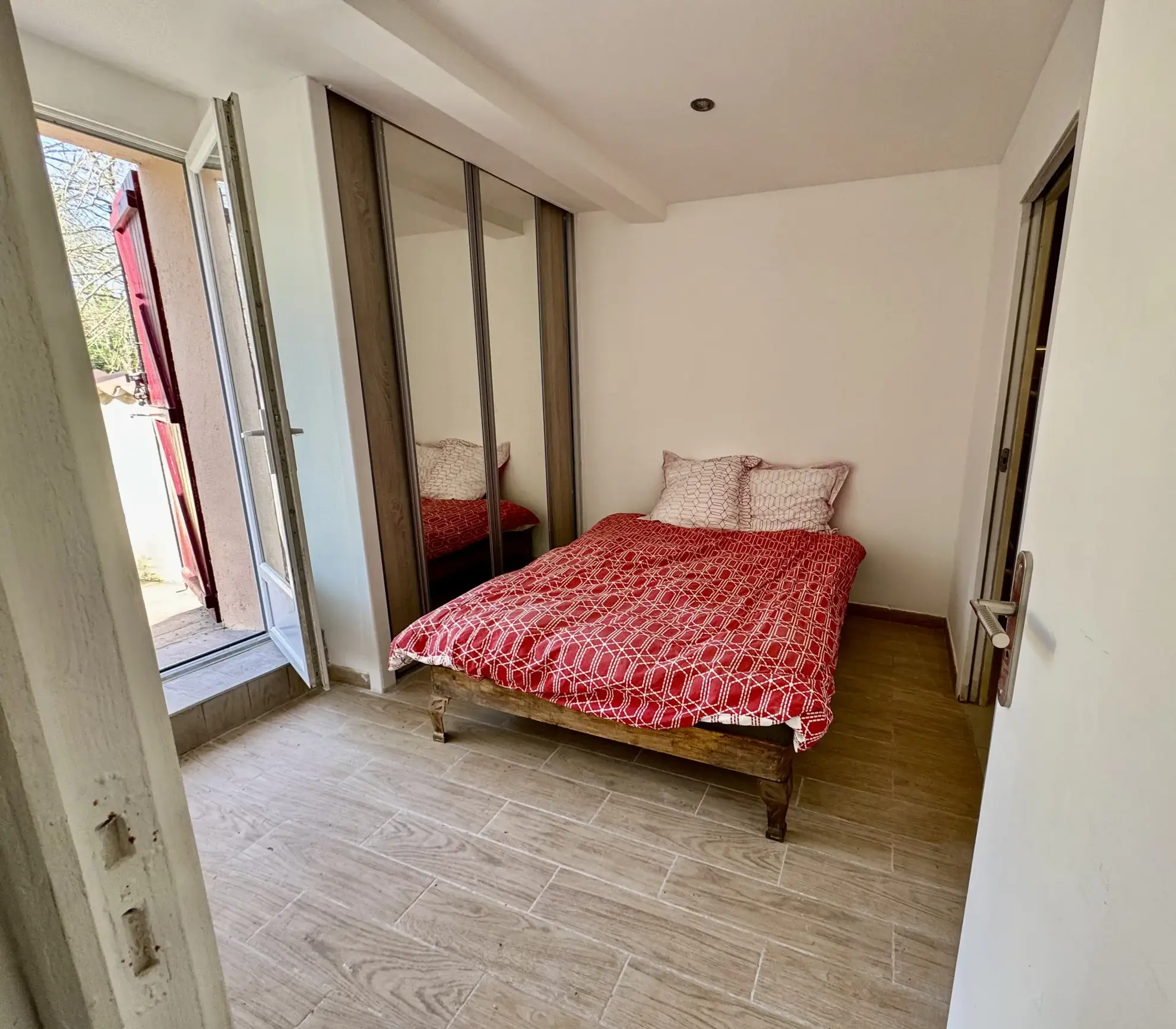 Appartement 2 pièces avec jardin privé à Houdan, calme et rénové 
