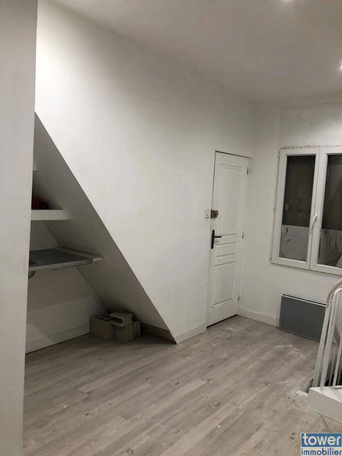 Appartement 2 pièces rénové avec parking près du métro Pierre Marie Curie 