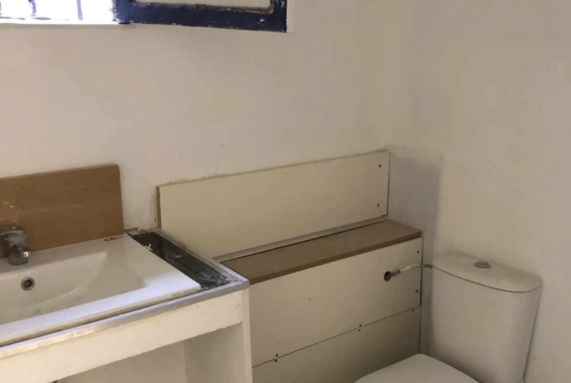 Appartement 2 pièces rénové avec parking près du métro Pierre Marie Curie 