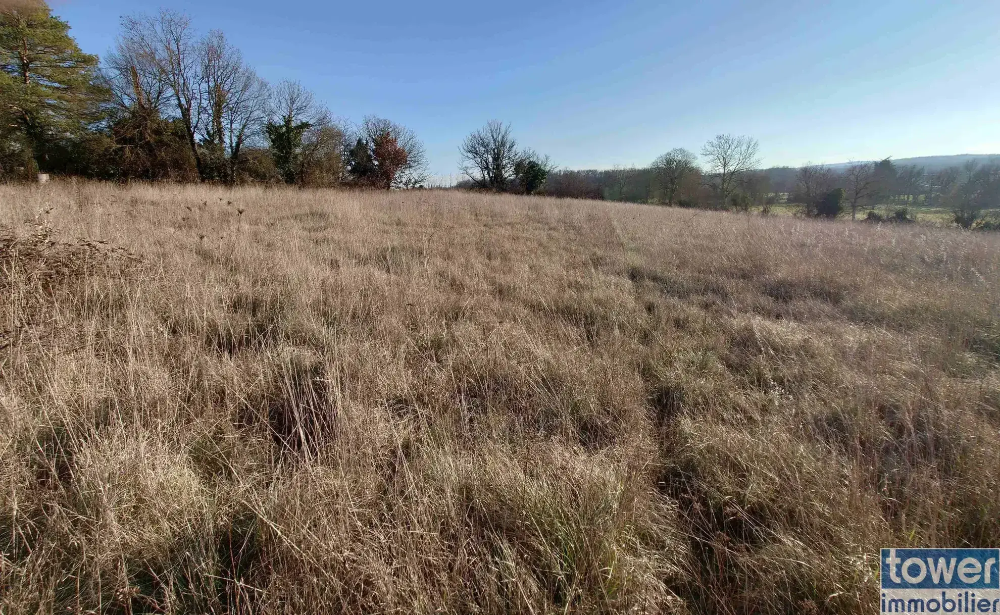 Joli terrain constructible de 4444 m² à Montsales en campagne 