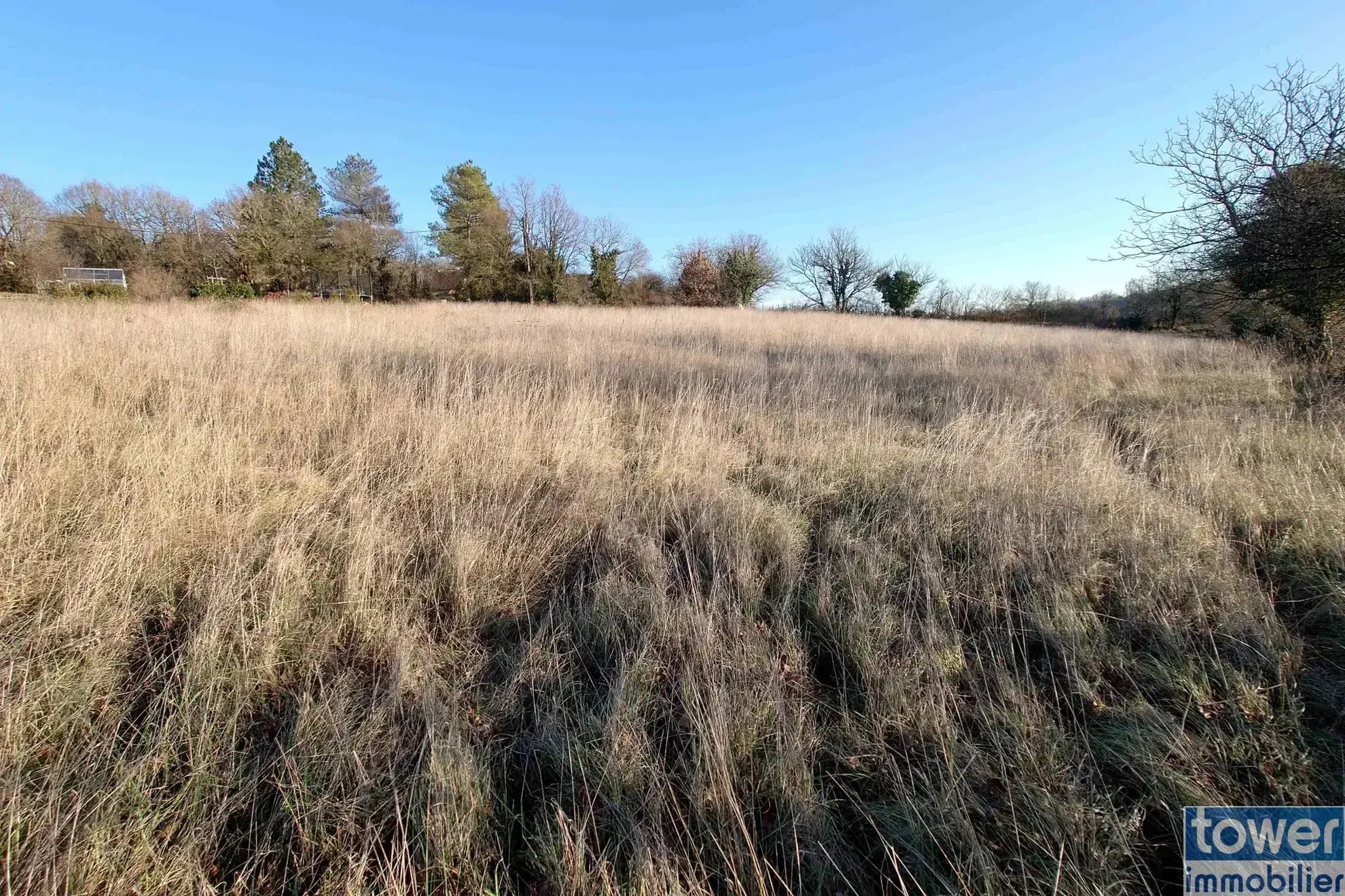 Joli terrain constructible de 4444 m² à Montsales en campagne 