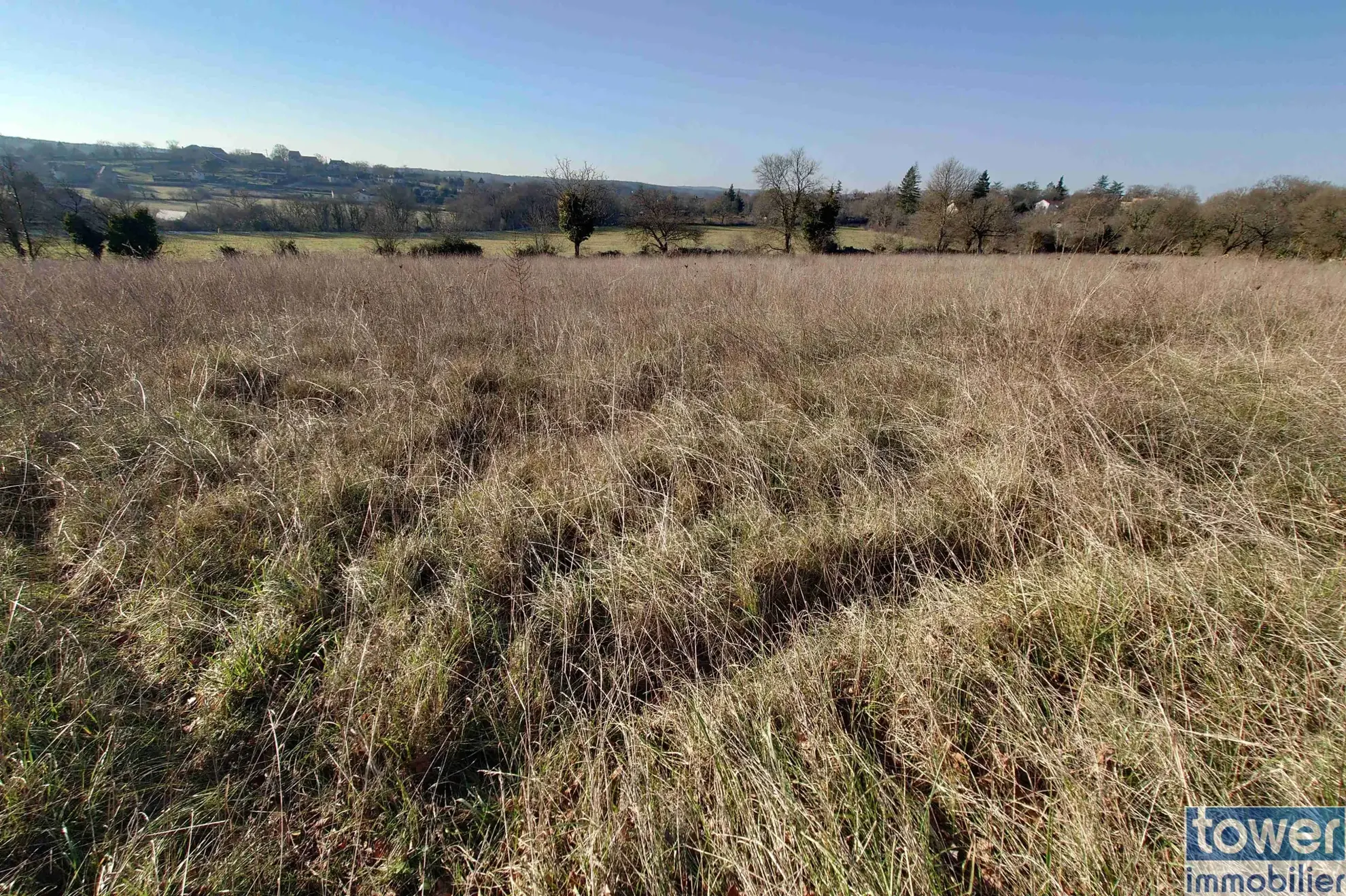 Joli terrain constructible de 4444 m² à Montsales en campagne 
