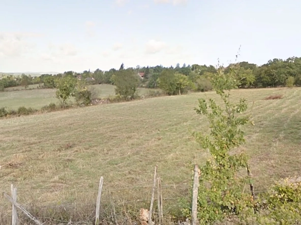 Joli terrain constructible de 4444 m² à Montsales en campagne