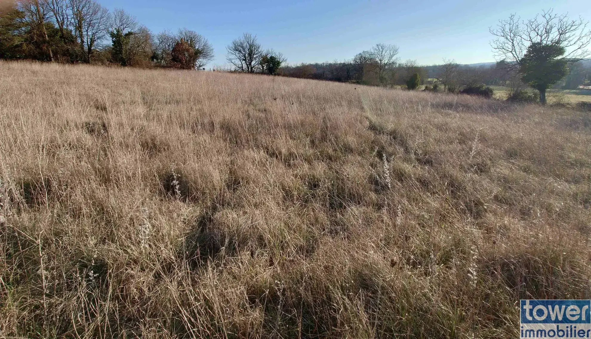 Joli terrain constructible de 4444 m² à Montsales en campagne 
