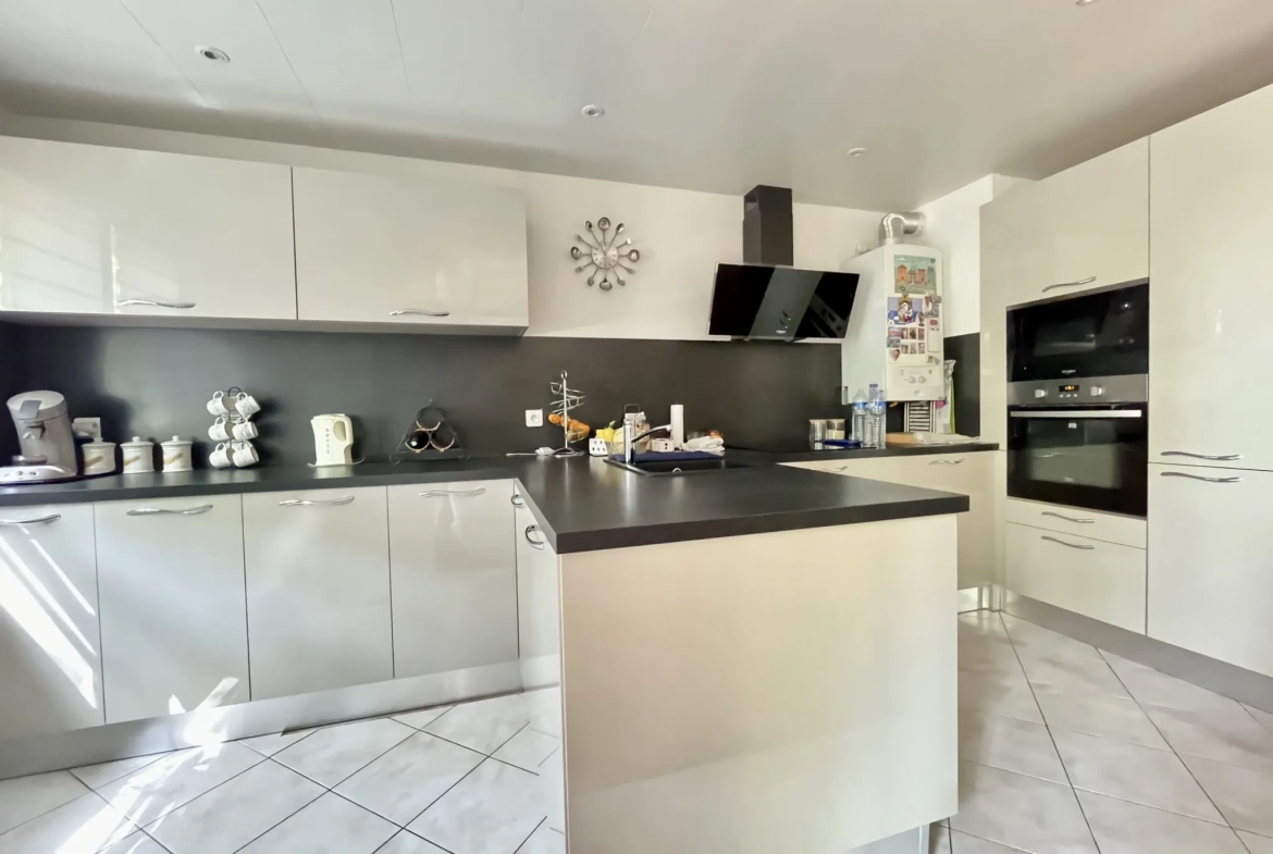 Appartement T3 avec Loggia dans Résidence Sécurisée à Montpellier Estanove 