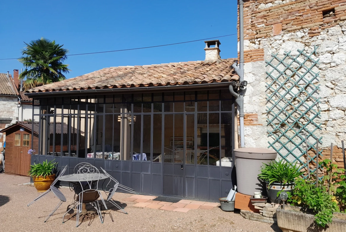 Maison de village authentique avec jardin, gîte et potentiel locatif à Malause 