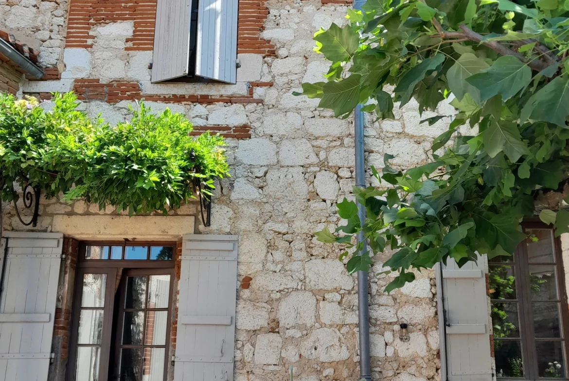 Maison de village authentique avec jardin, gîte et potentiel locatif à Malause 