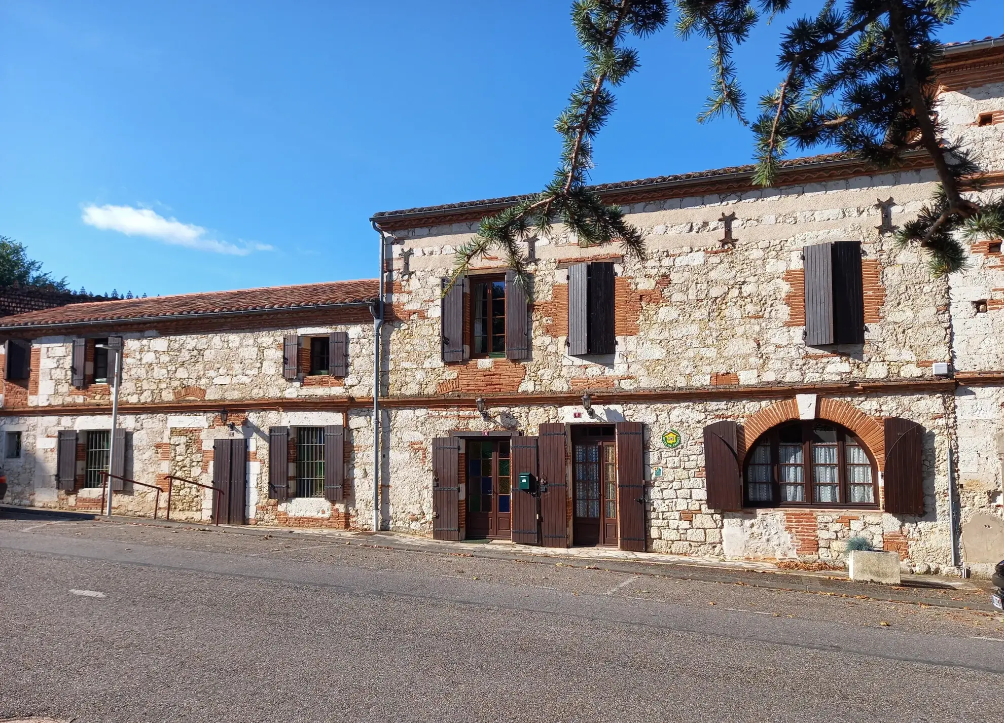 Maison de village authentique avec jardin, gîte et potentiel locatif à Malause 