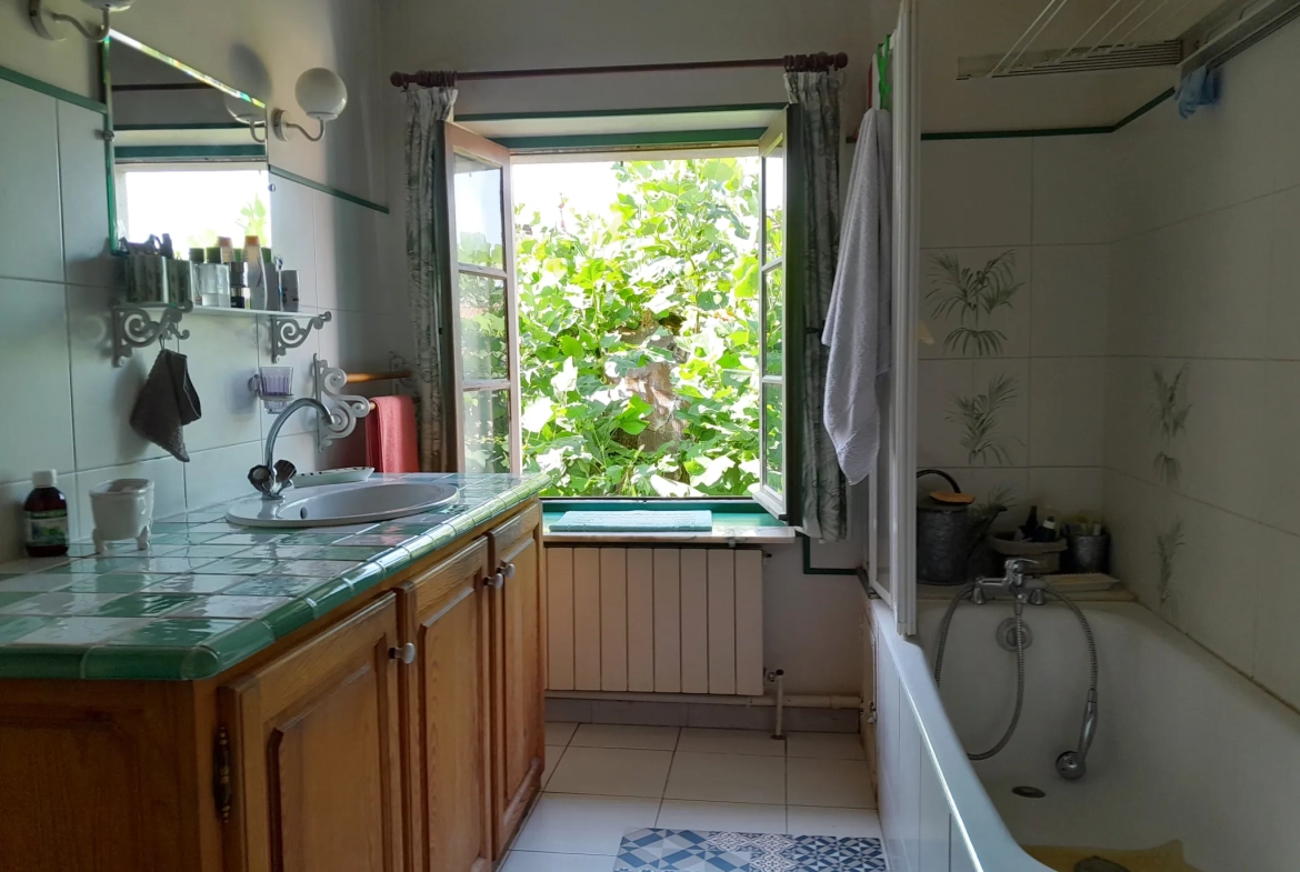 Maison de village authentique avec jardin, gîte et potentiel locatif à Malause 