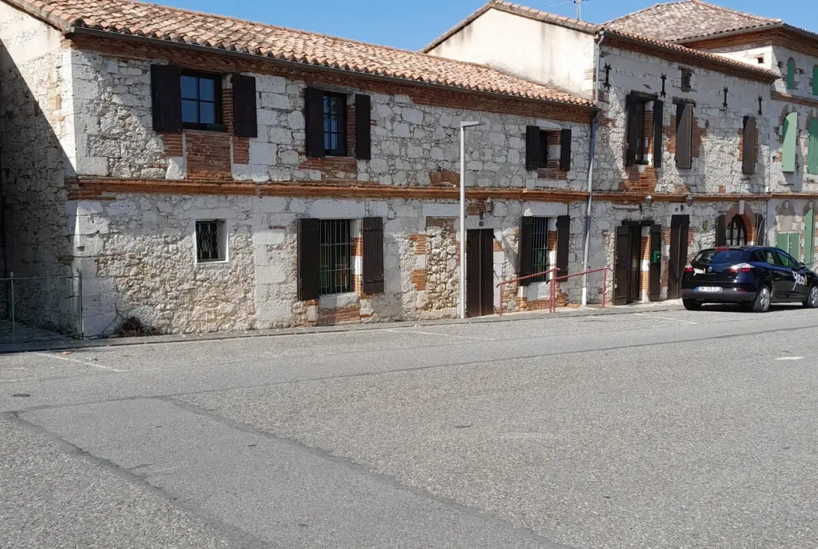 Maison de village authentique avec jardin, gîte et potentiel locatif à Malause 