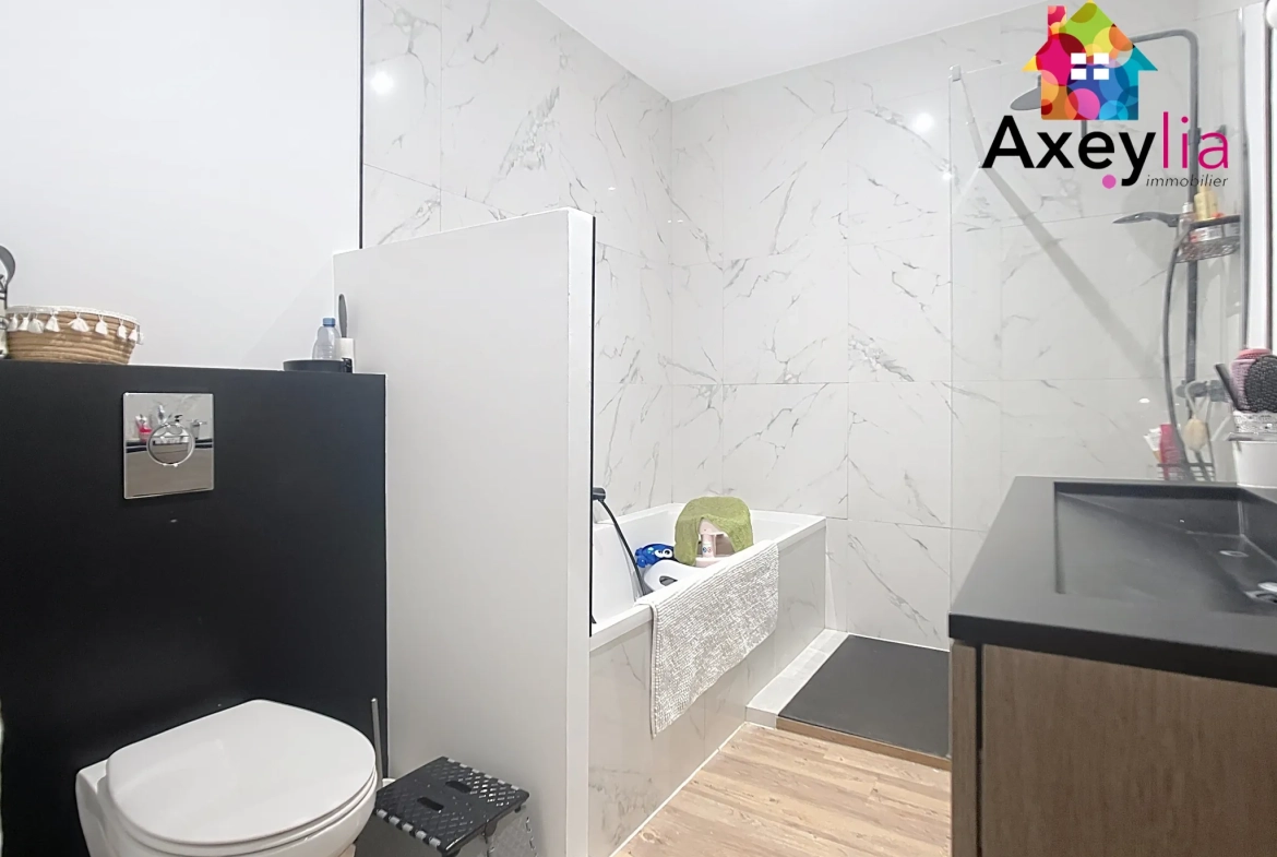 Maison moderne de 3 chambres à vendre au Coteau, terrain de 651 m², proche commodités 
