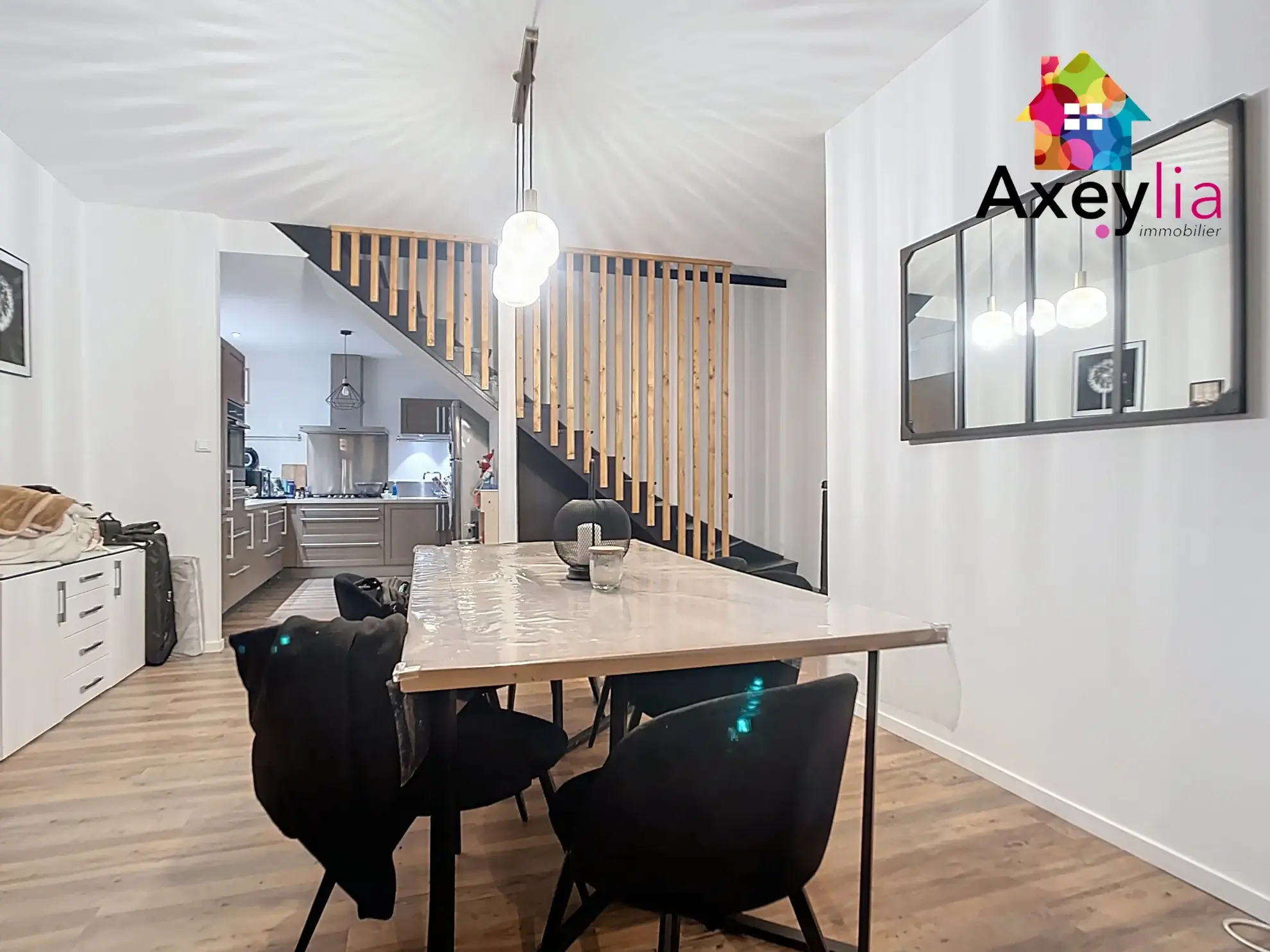 Maison moderne de 3 chambres à vendre au Coteau, terrain de 651 m², proche commodités 
