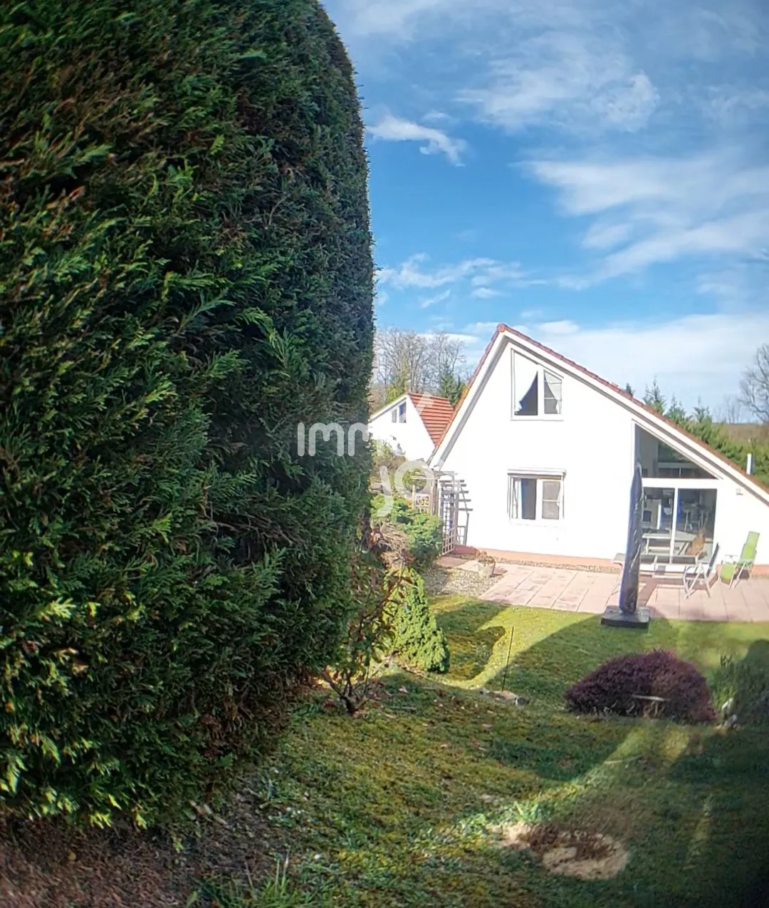Villa de luxe à Daumazan-sur-Arize avec piscine et services, idéale pour résidence ou investissement locatif 