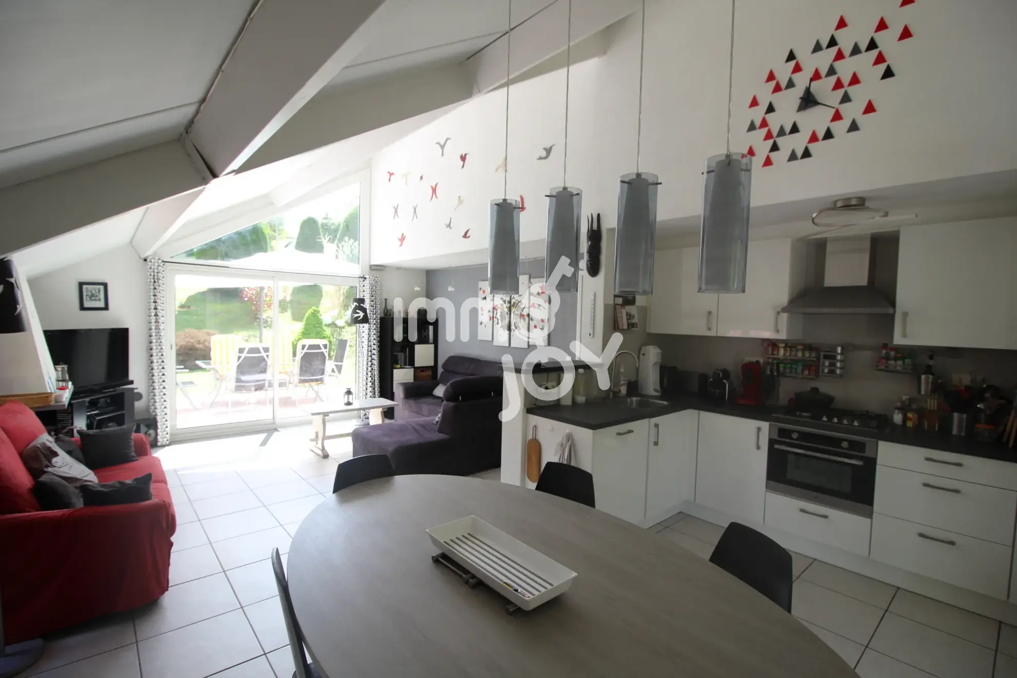 Villa de luxe à Daumazan-sur-Arize avec piscine et services, idéale pour résidence ou investissement locatif 