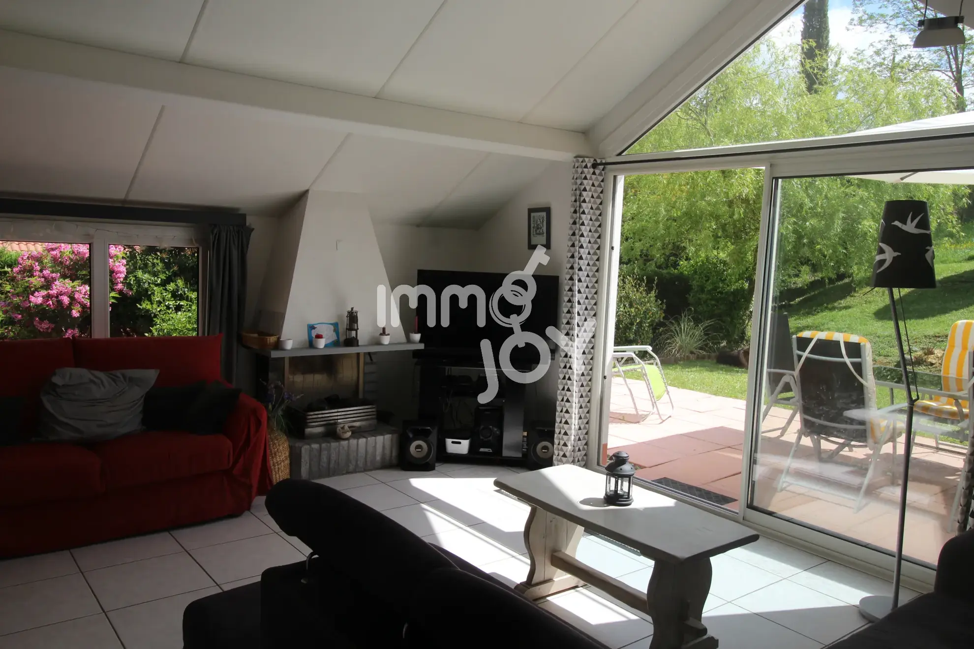 Villa de luxe à Daumazan-sur-Arize avec piscine et services, idéale pour résidence ou investissement locatif 