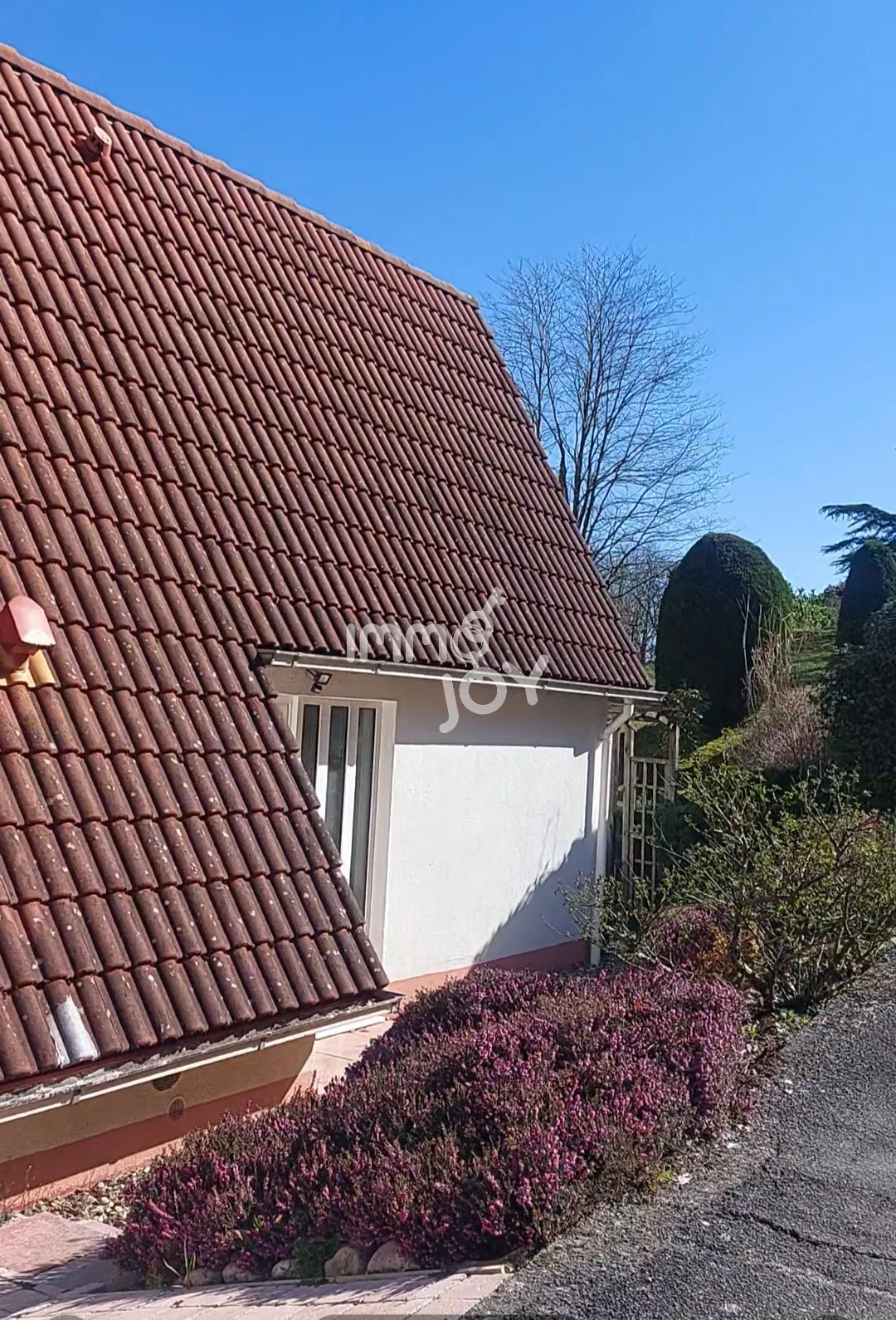 Villa de luxe à Daumazan-sur-Arize avec piscine et services, idéale pour résidence ou investissement locatif 