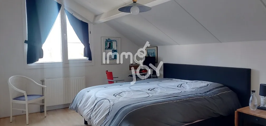 Villa de luxe à Daumazan-sur-Arize avec piscine et services, idéale pour résidence ou investissement locatif 