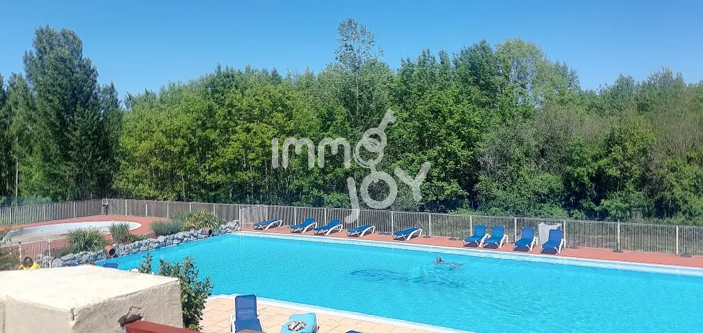 Villa de luxe à Daumazan-sur-Arize avec piscine et services, idéale pour résidence ou investissement locatif 
