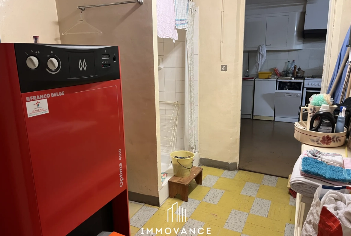 Maison familiale avec potentiel de rénovation à Millaul, 4 chambres sur terrain de 440 m² 