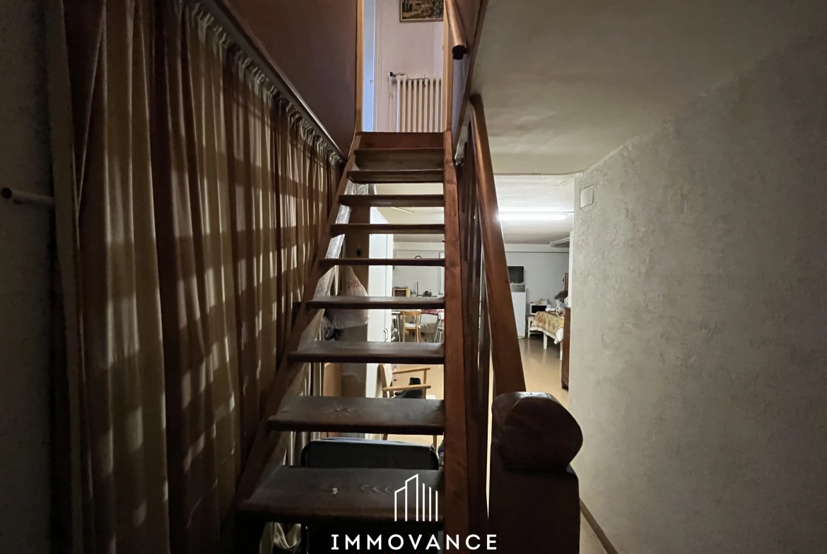 Maison familiale avec potentiel de rénovation à Millaul, 4 chambres sur terrain de 440 m² 