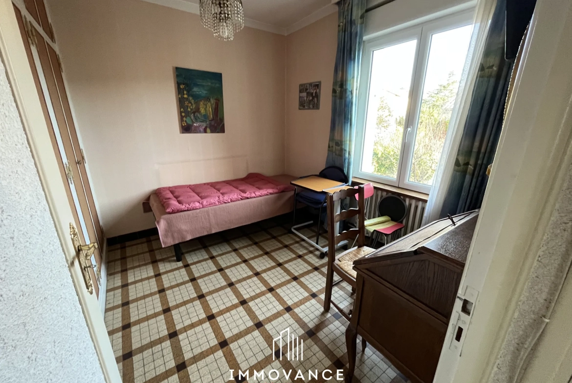 Maison familiale avec potentiel de rénovation à Millaul, 4 chambres sur terrain de 440 m² 