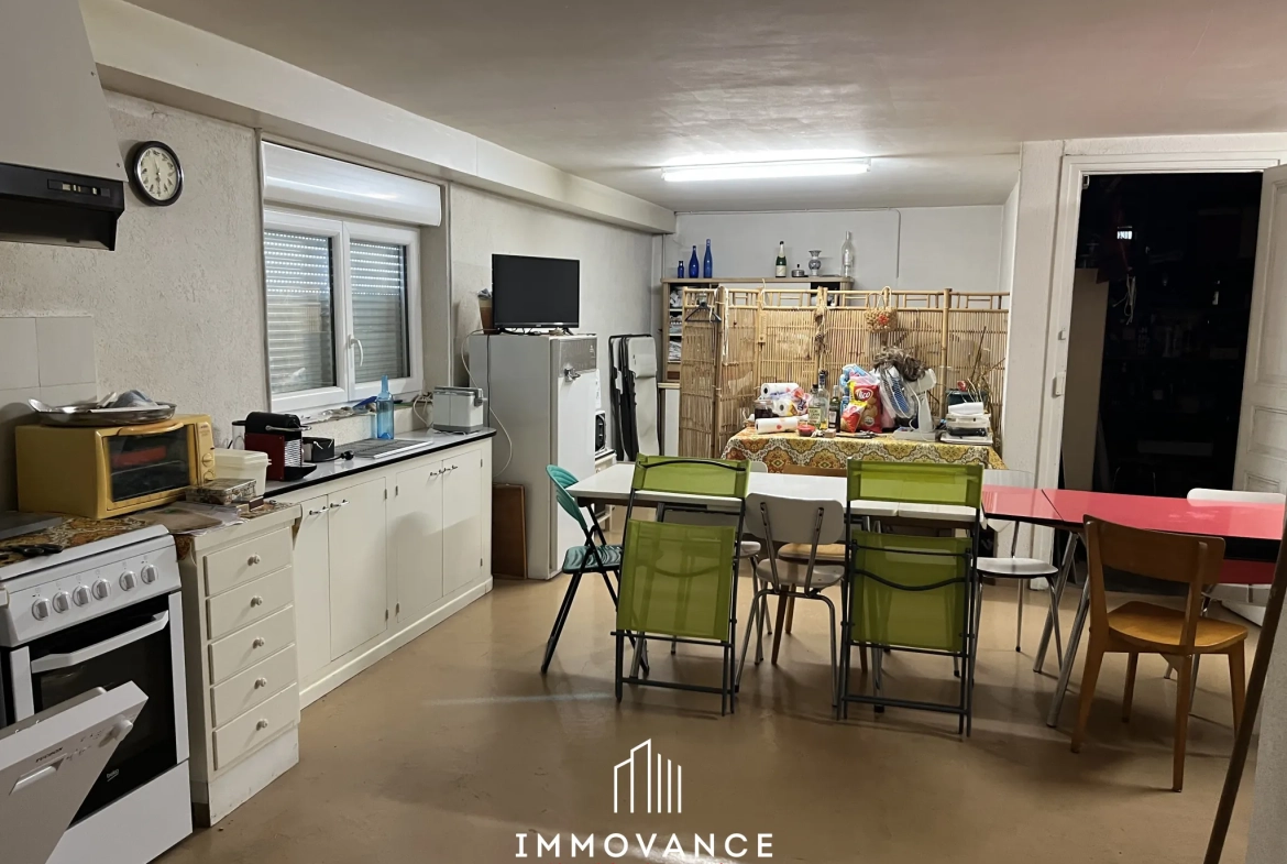 Maison familiale avec potentiel de rénovation à Millaul, 4 chambres sur terrain de 440 m² 