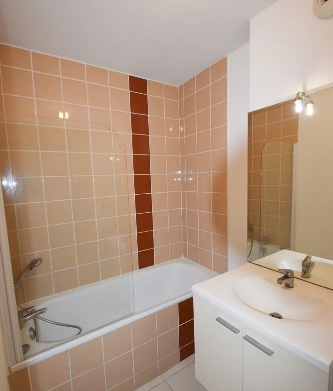 Bel appartement T2 de 40m² avec parking à Montpellier, proximité tram et commerces 