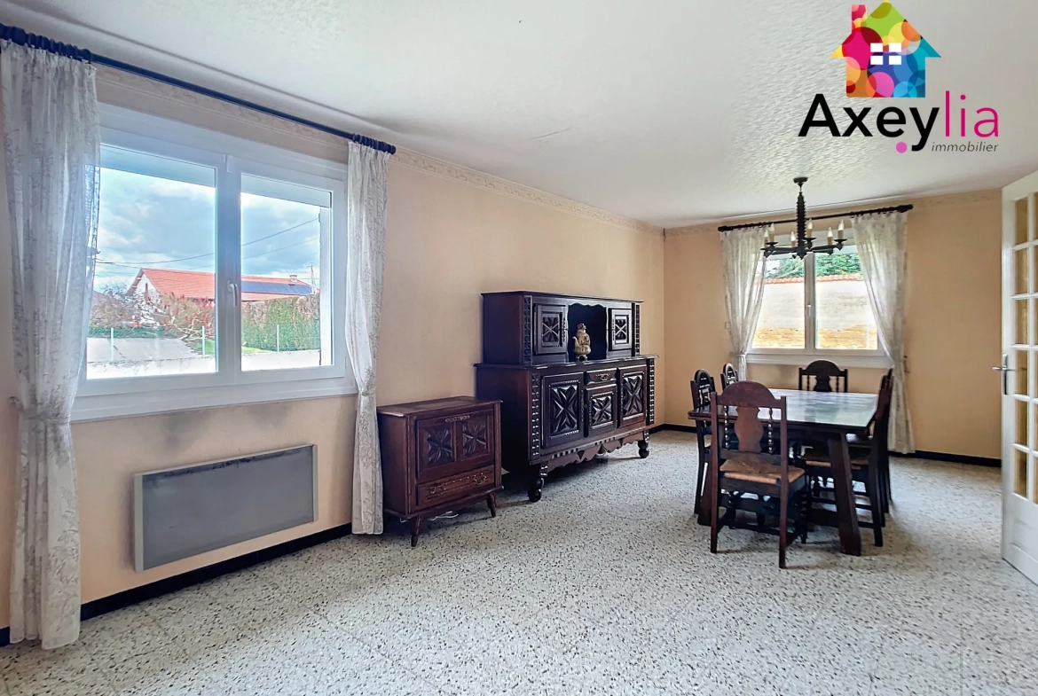 Maison de plain-pied à vendre à Briennon avec garage et jardin 