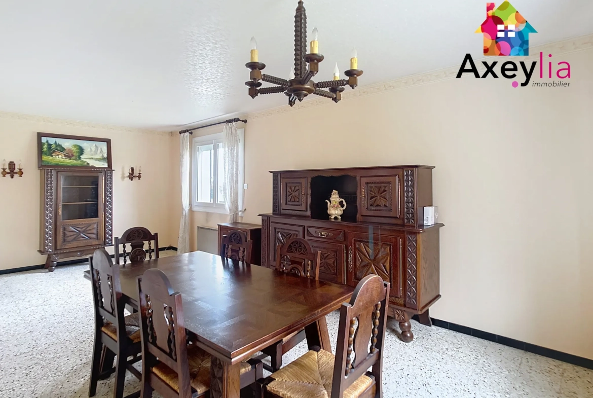 Maison de plain-pied à vendre à Briennon avec garage et jardin 