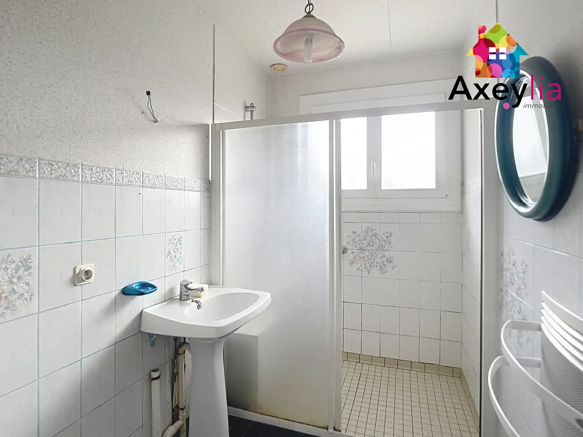 Maison de plain-pied à vendre à Briennon avec garage et jardin 