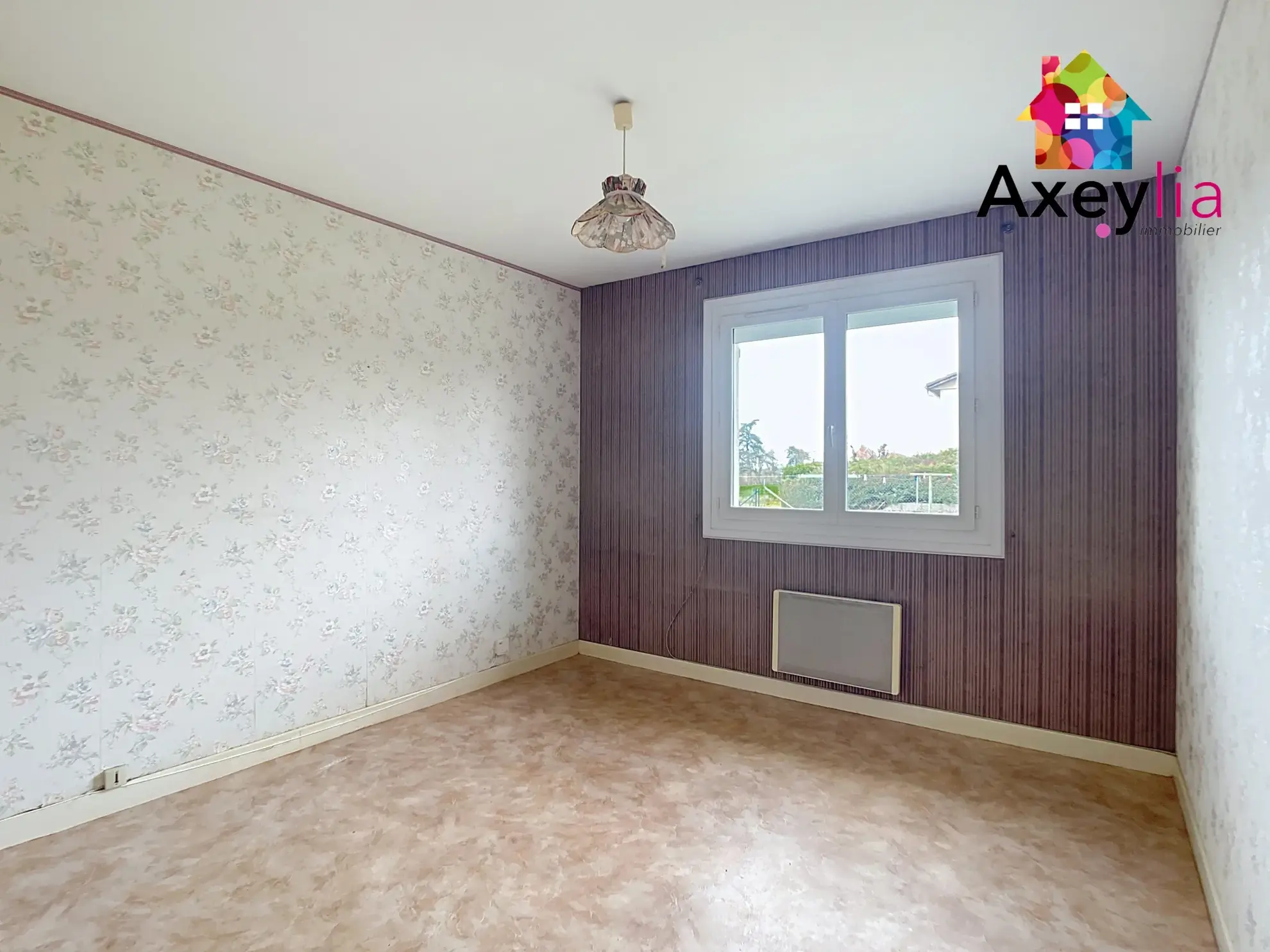Maison de plain-pied à vendre à Briennon avec garage et jardin 