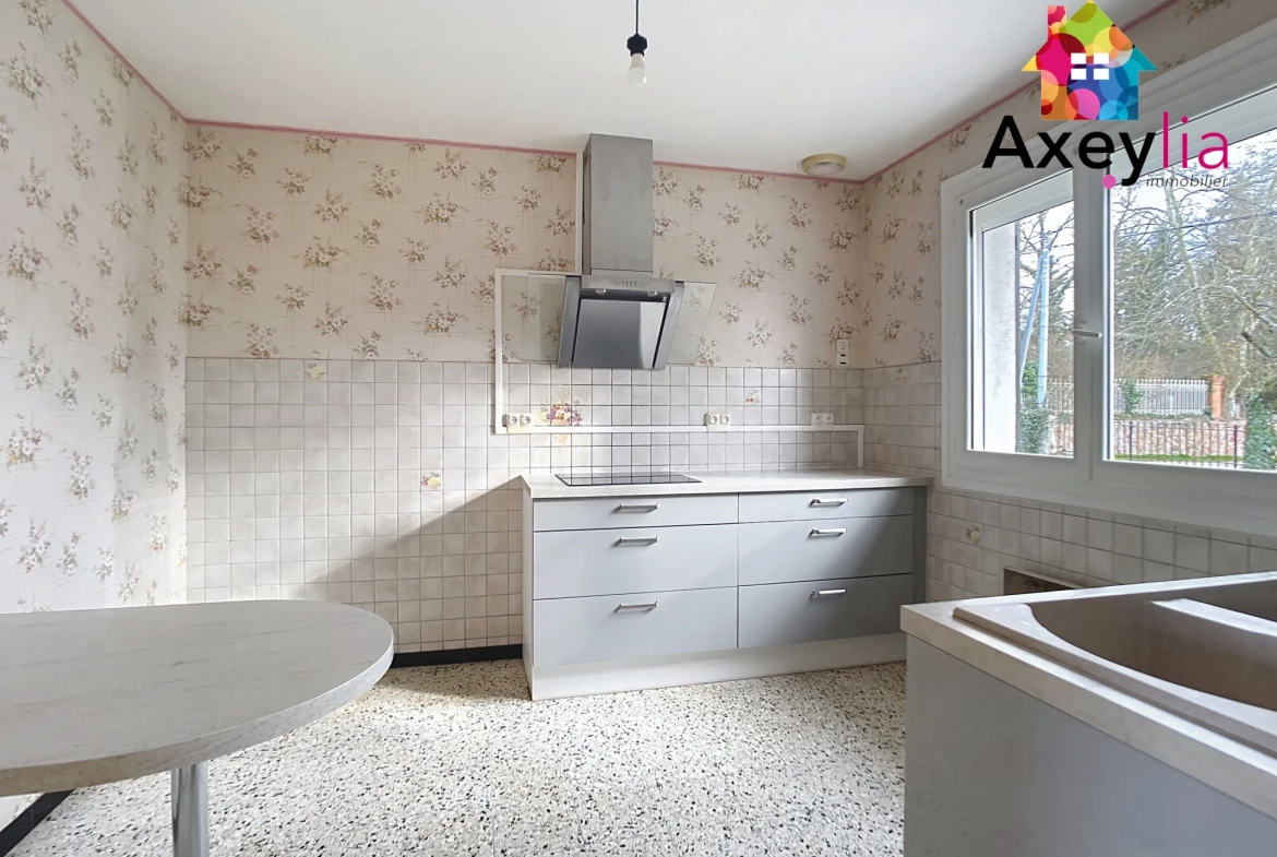 Maison de plain-pied à vendre à Briennon avec garage et jardin 