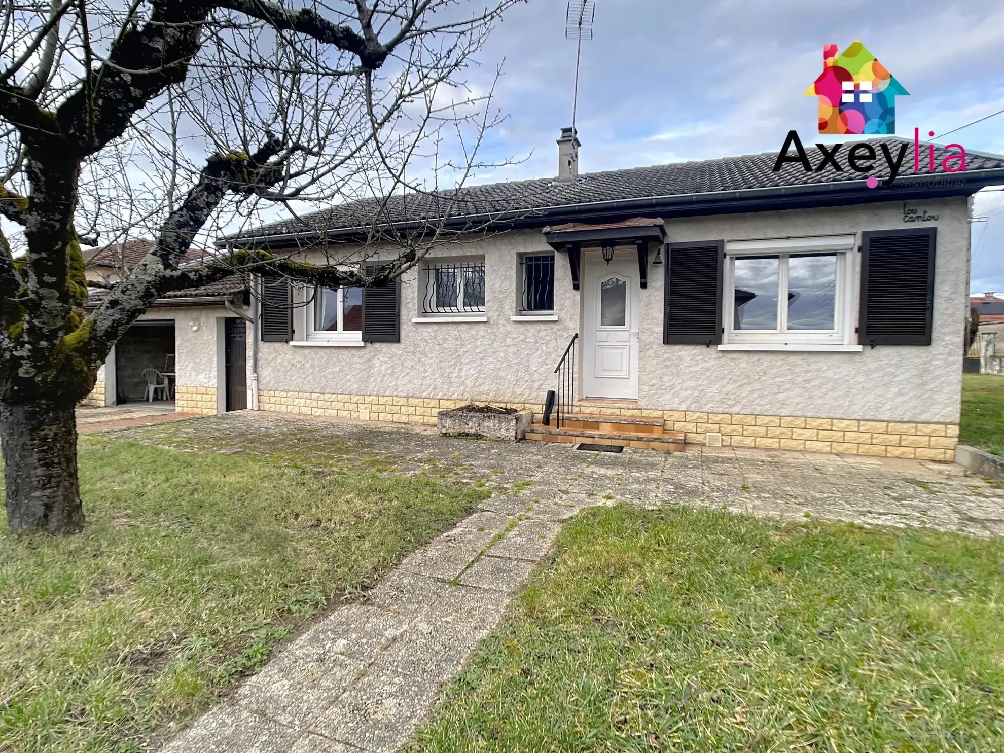 Maison de plain-pied à vendre à Briennon avec garage et jardin 