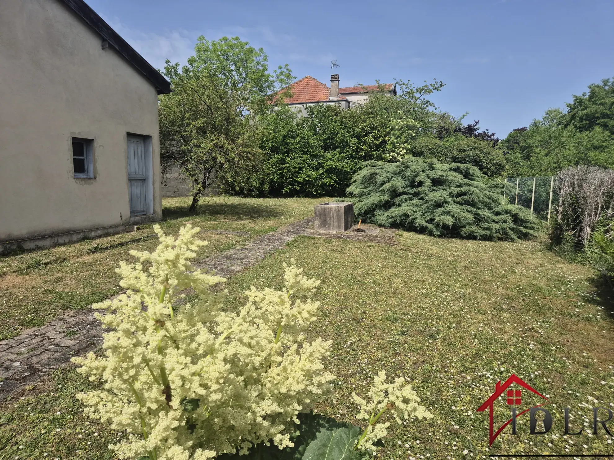 Maison à rénover de 126m² avec dépendances et jardin à Saint-Dizier 