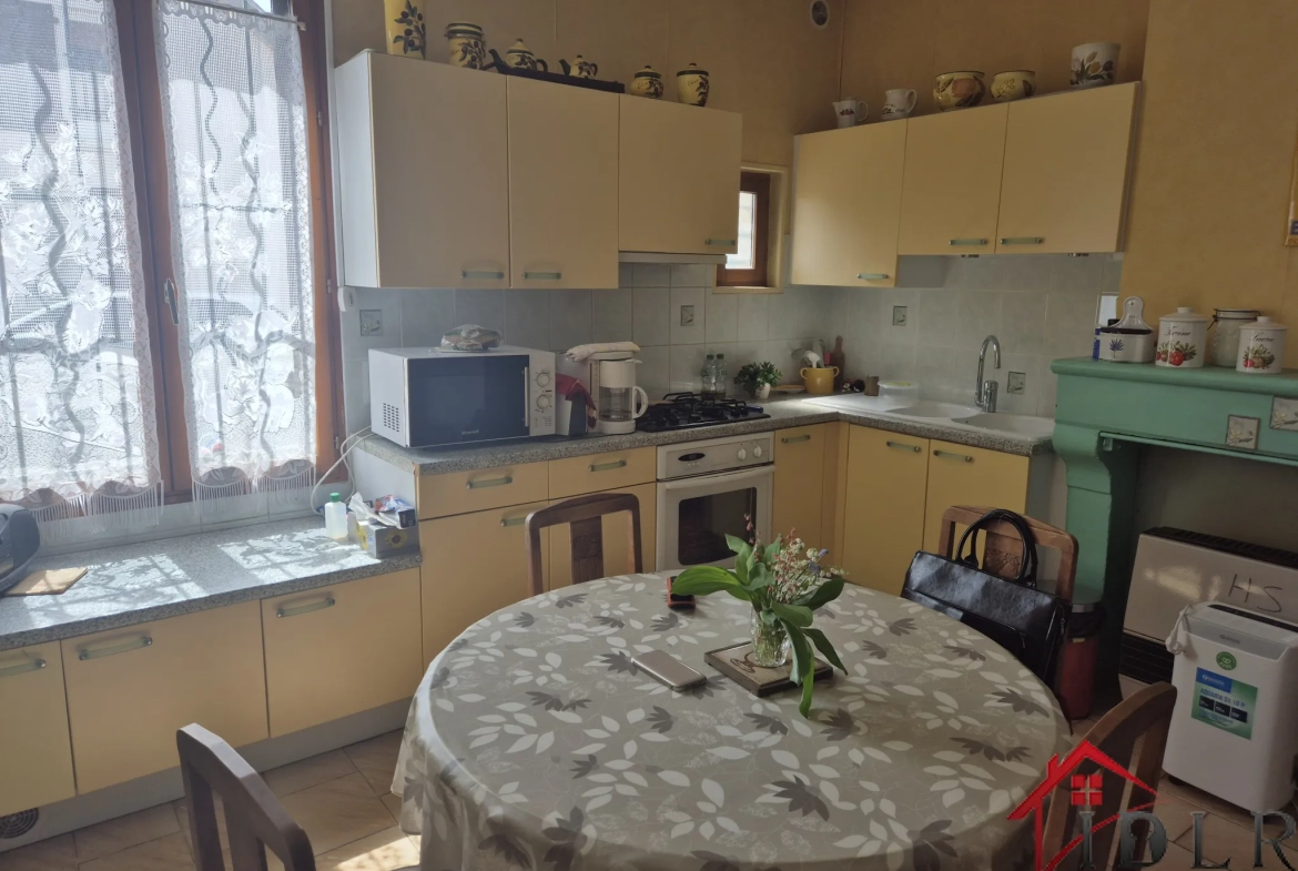 Maison à rénover de 126m² avec dépendances et jardin à Saint-Dizier 