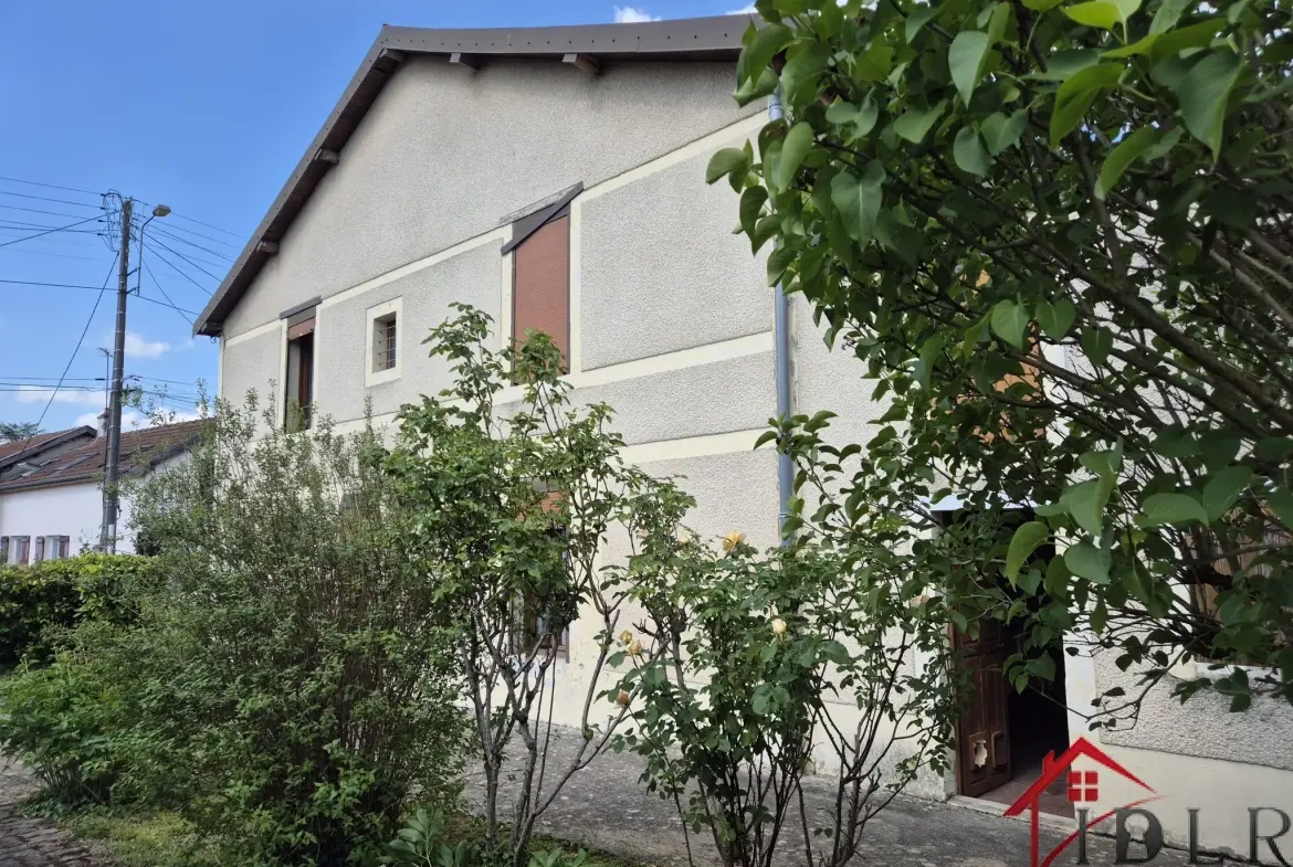 Maison à rénover de 126m² avec dépendances et jardin à Saint-Dizier 