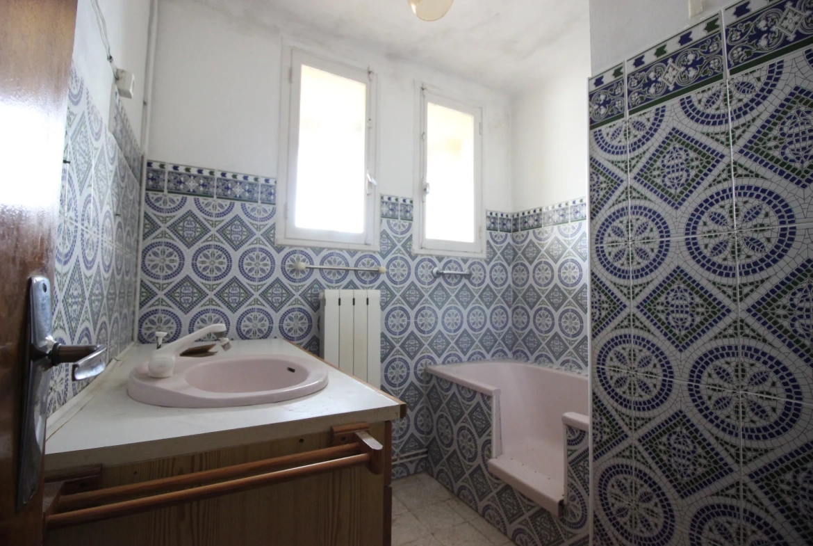 Appartement T4 à Montpelier avec 2 chambres, balcon, cave en dernier étage 