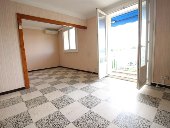 Appartement T4 à Montpelier avec 2 chambres, balcon, cave en dernier étage