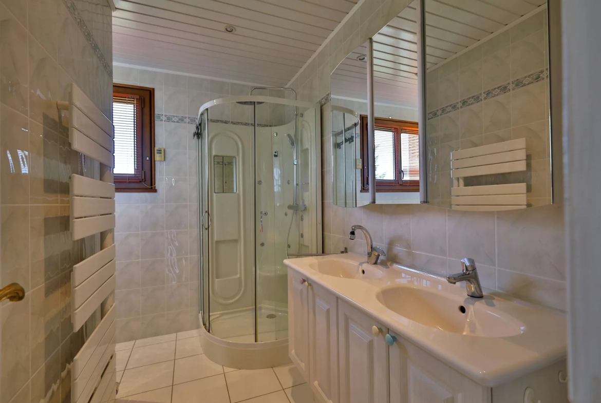 Maison T4 avec sous-sol complet à vendre à Arandon-Passins, découvrez cette charmante propriété familiale 