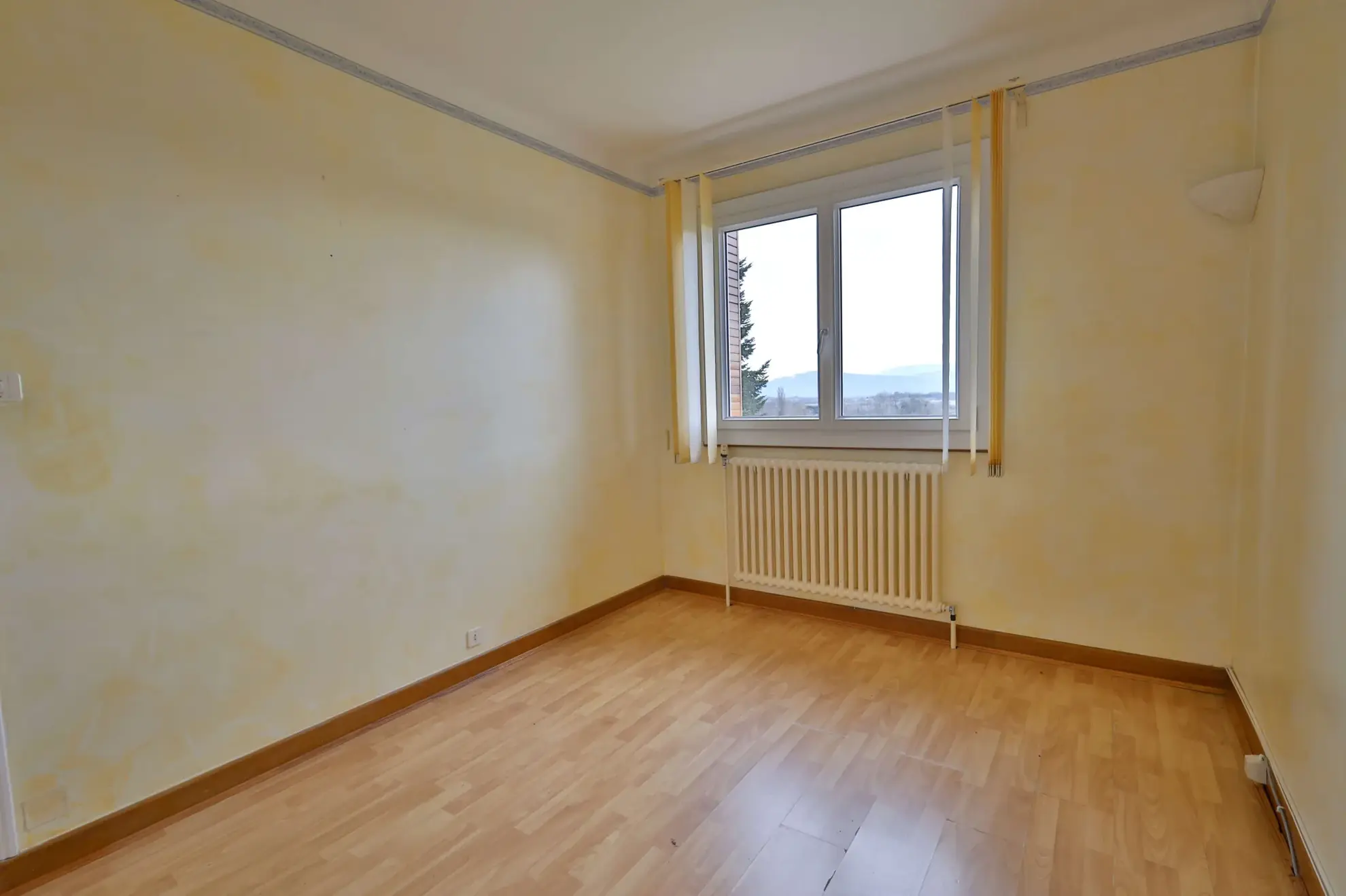 Maison T4 avec sous-sol complet à vendre à Arandon-Passins, découvrez cette charmante propriété familiale 