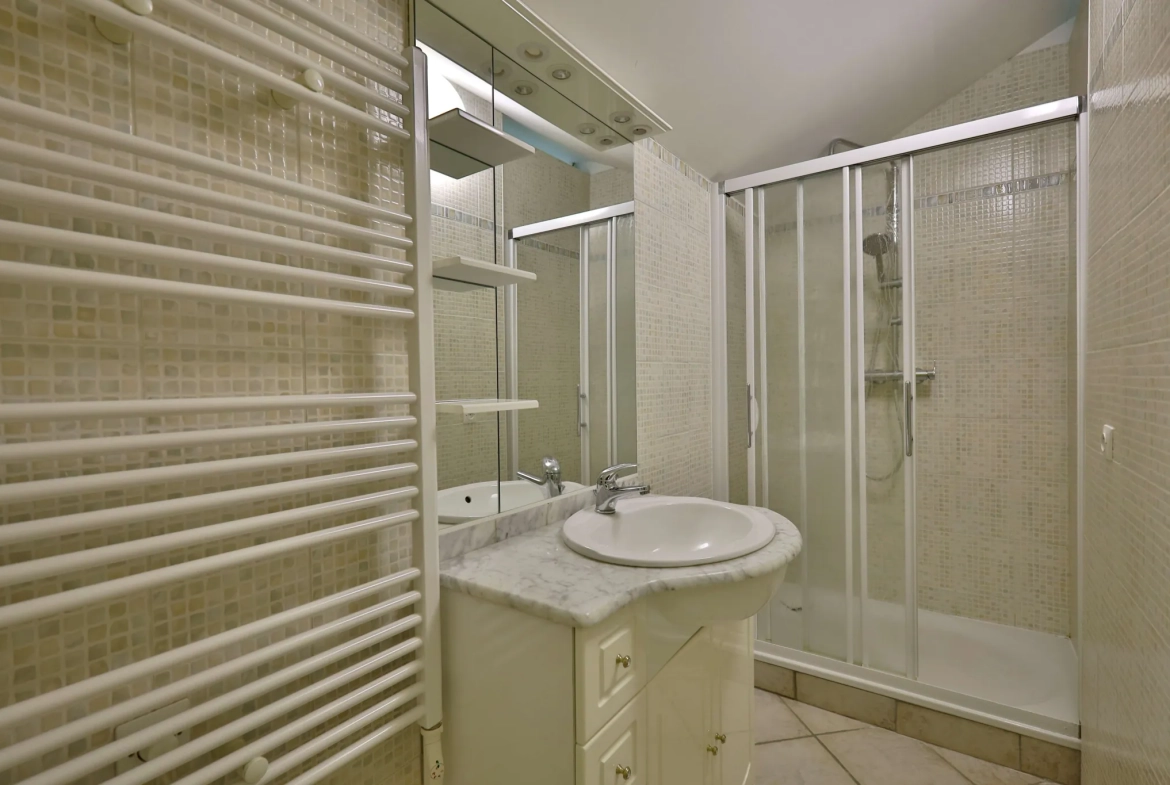 Maison T4 avec sous-sol complet à vendre à Arandon-Passins, découvrez cette charmante propriété familiale 