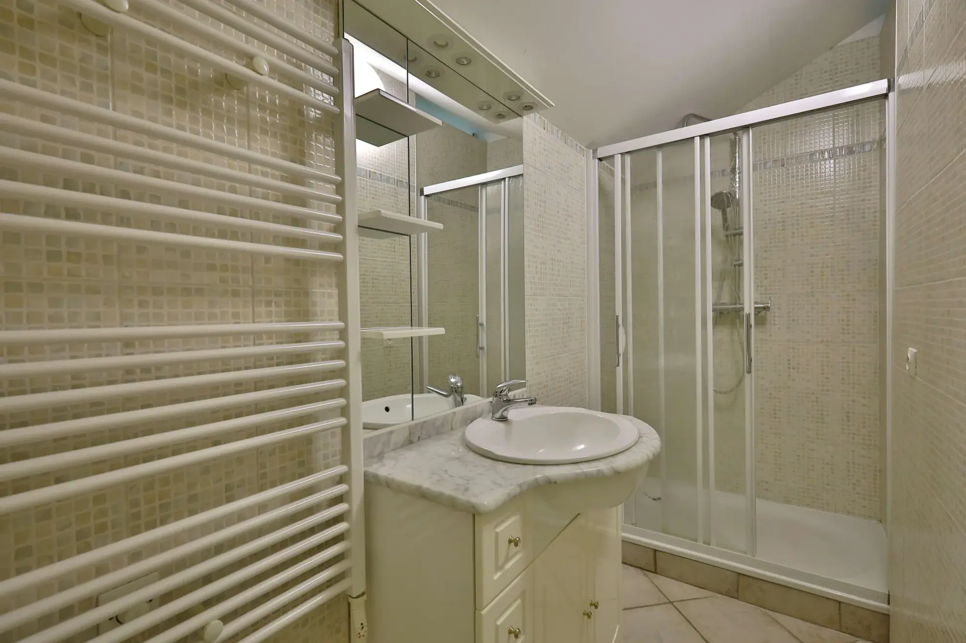 Maison T4 avec sous-sol complet à vendre à Arandon-Passins, découvrez cette charmante propriété familiale 